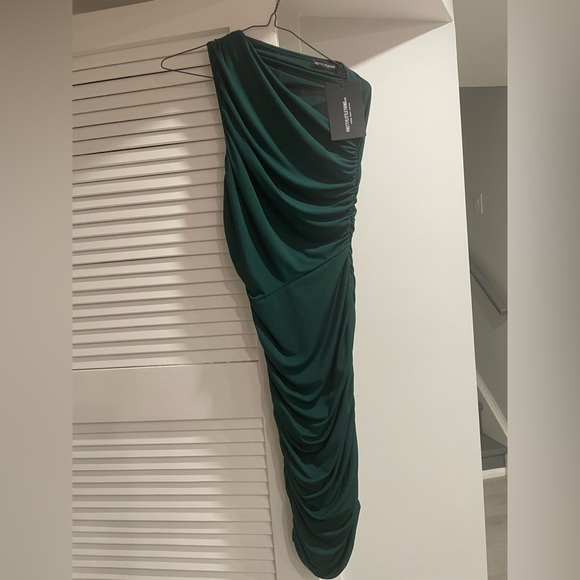 Pretty Little Thing Emerald Green Slinky Runched One Shoulder Longline Dress. - Picture 5 of 7